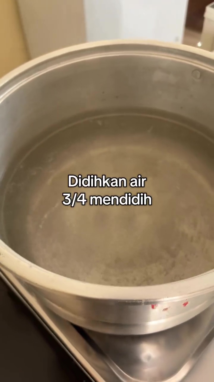 Ternyata nggak langsung dicetak, pedagang bakso ini bagikan trik agar adonan antipecah saat dimasak