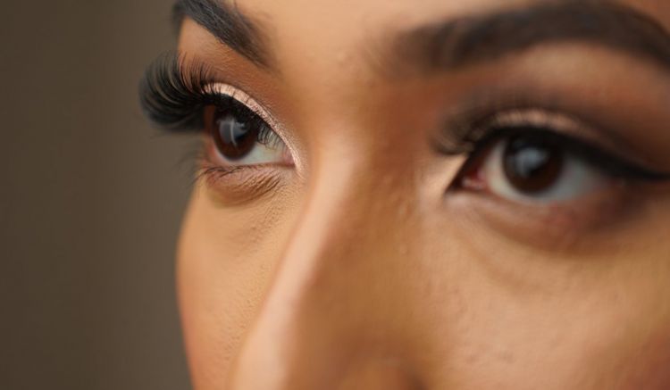 5 Rekomendasi bulu mata palsu, tampil natural, lentik, dan hemat budget