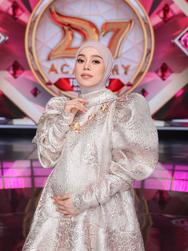 Hamil anak ke-3 selang 4 bulan melahirkan, ini 9 potret Lesty Kejora dengan baby bump sudah terlihat