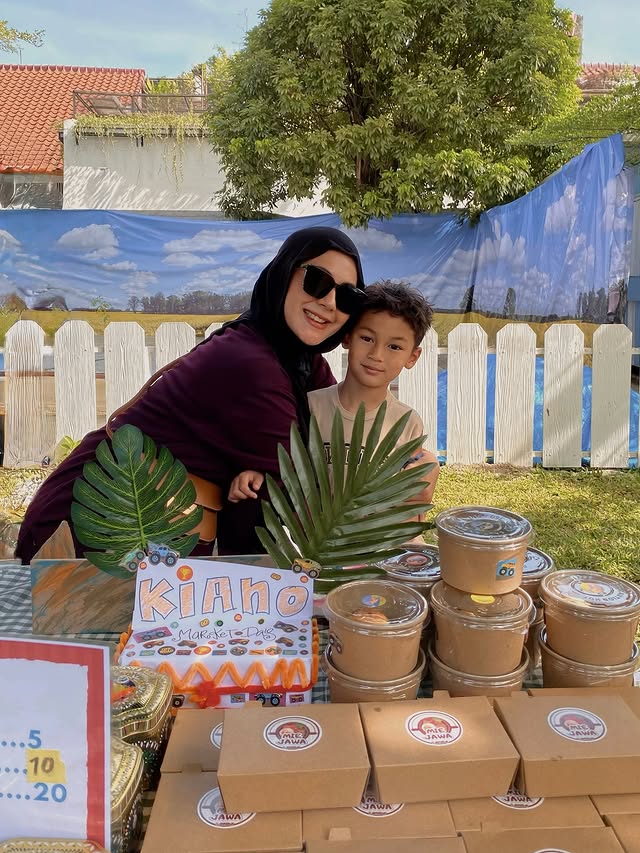 9 Potret Paula Verhoeven temani Kiano di acara Market Day, kebersamaannya dengan Baim Wong bikin adem