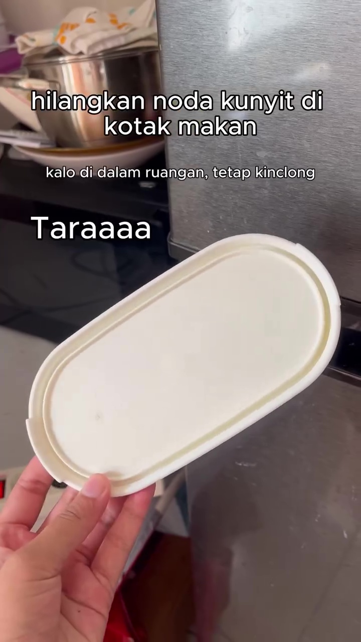 Bukan dicuci pakai odol, cara ini lebih ampuh hilangkan noda kunyit di perabot plastik tanpa bekas