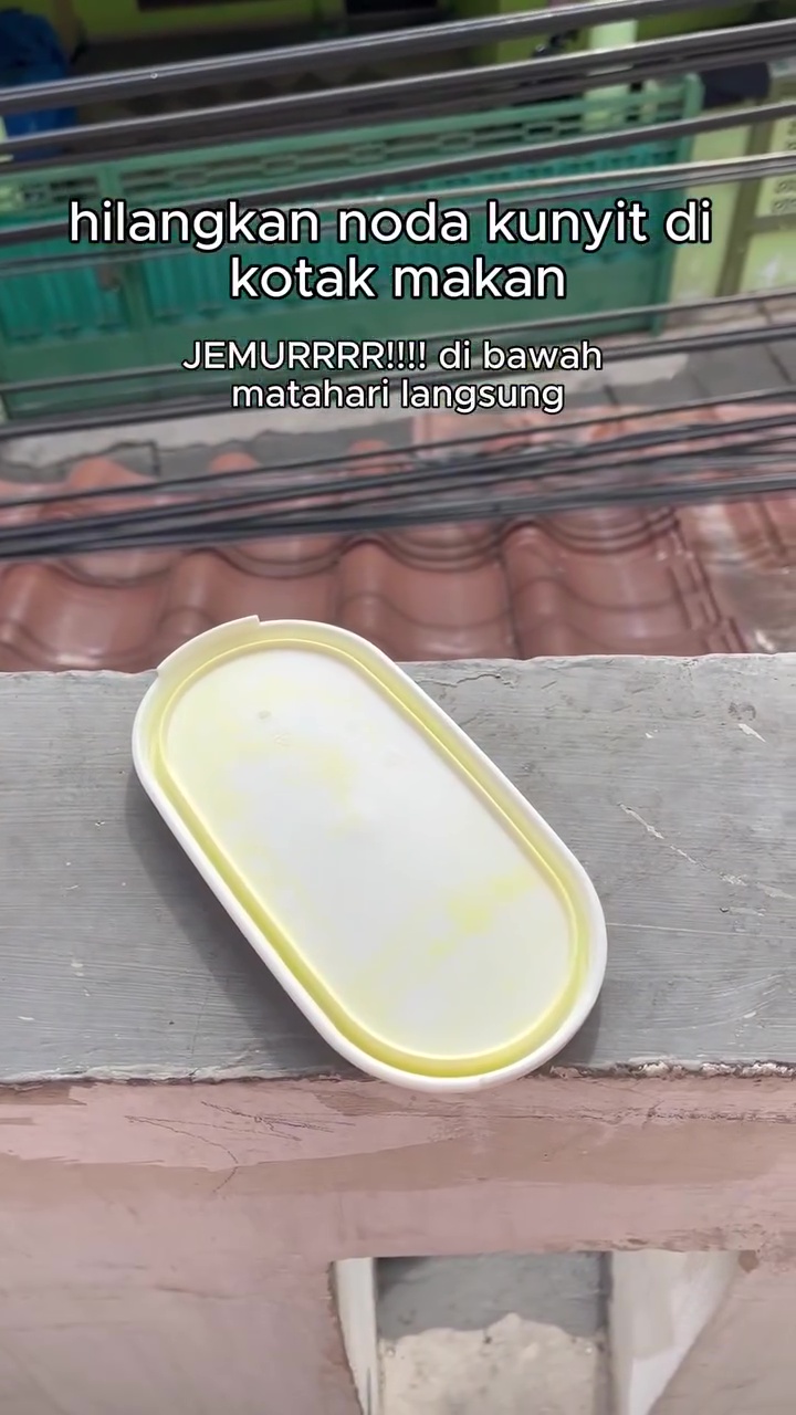 Bukan dicuci pakai odol, cara ini lebih ampuh hilangkan noda kunyit di perabot plastik tanpa bekas