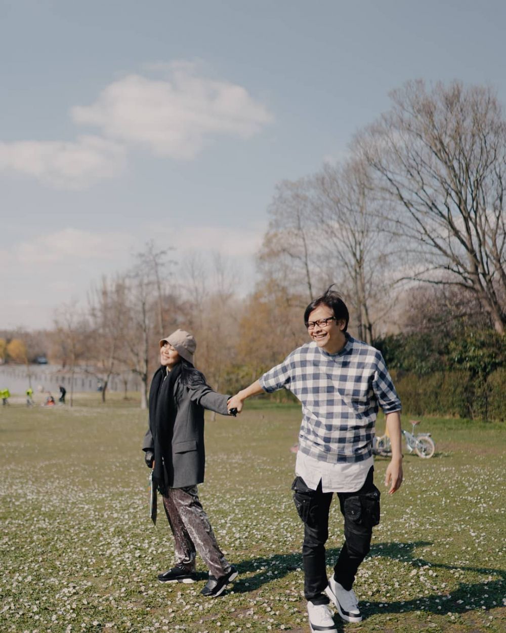 32 Tahun bersama, 11 potret Armand Maulana dan Dewi Gita yang tetap mesra serta awet muda