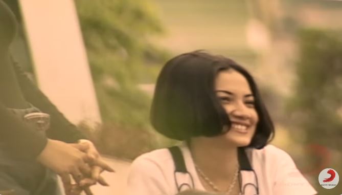 Tak banyak yang tahu, Cut Mini ternyata model video klip ‘Bidadari’ tahun 90-an, ini 9 potretnya