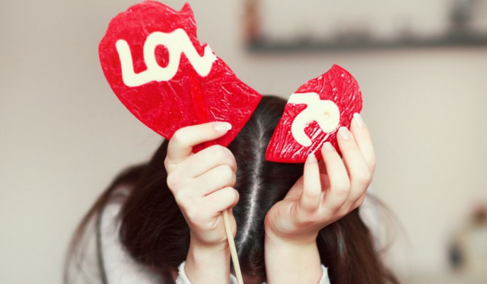 100 Kata-kata galau putus cinta yang bikin lega, biar pelan-pelan bisa senyum lagi