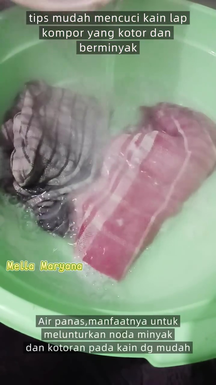 Bisa bersih tanpa disikat, wanita ini punya cara cuci lap dapur dekil berminyak modal 3 bahan dapur