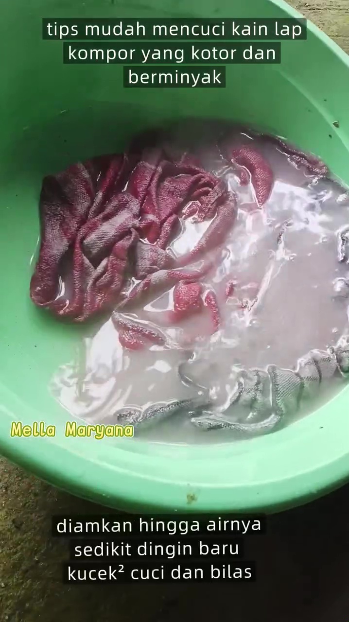 Bisa bersih tanpa disikat, wanita ini punya cara cuci lap dapur dekil berminyak modal 3 bahan dapur