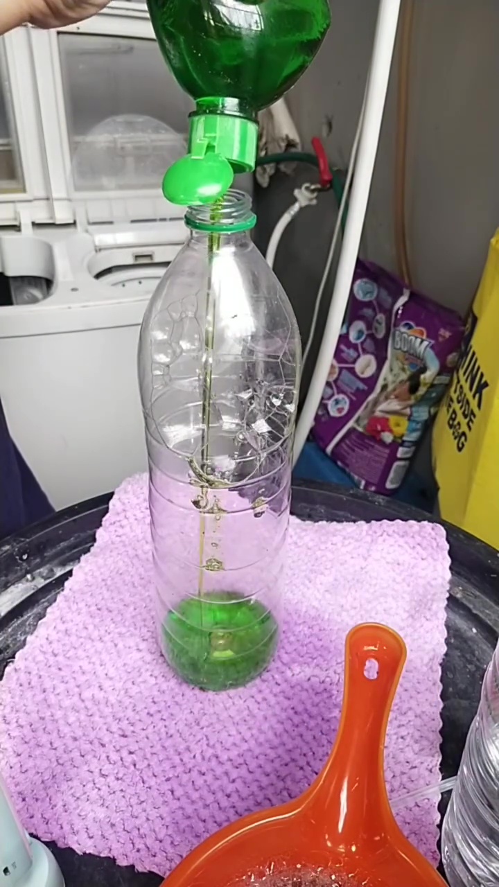 Jangan sekadar diberi air, ini cara hemat perbanyak sabun cuci piring biar perabot tetap bersih kesat