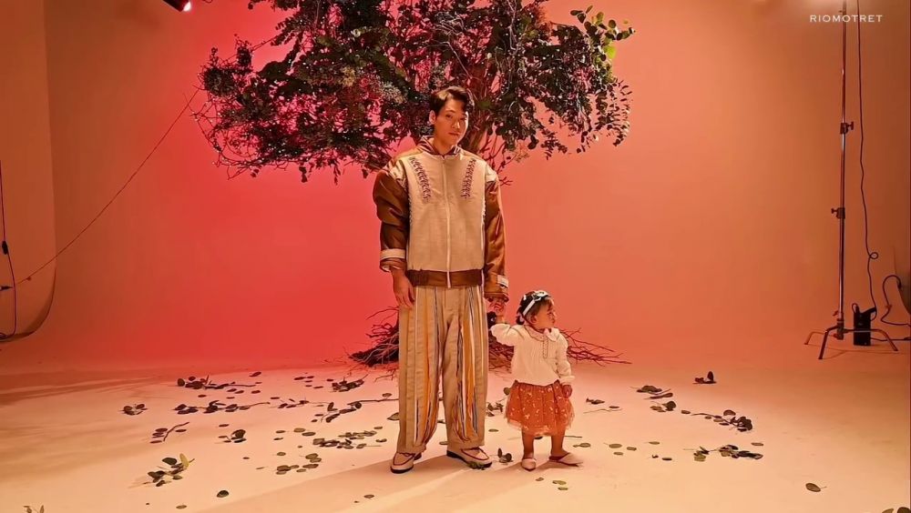 9 Potret Na Daehoon jalani photoshoot bareng ketiga anaknya tanpa Jule, vibesnya bak drakor