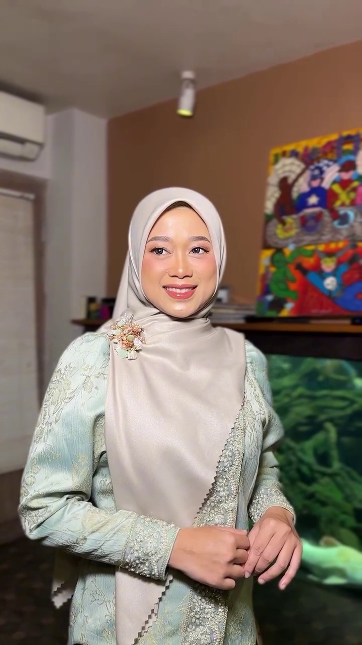 Diam-diam kuliah S-2 sambil urus anak, 9 potret Della Sabrina istri Irfan Hakim wisuda magister