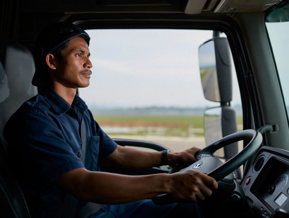 100 Kata-kata perjuangan seorang sopir, lelah di jalan, tapi semangat tak pernah padam