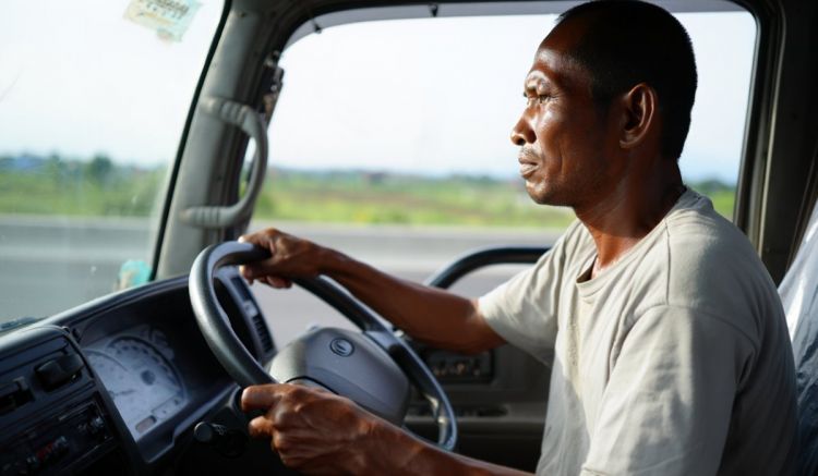 100 Kata-kata perjuangan seorang sopir, lelah di jalan, tapi semangat tak pernah padam