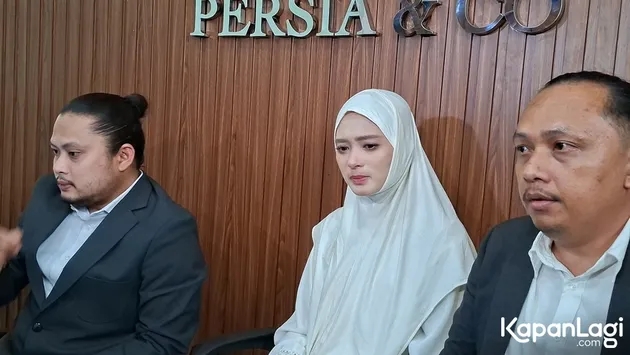 Disebut pakai baju couple dengan Insanul Fahmi saat umroh, ini 5 penjelasan Inara Rusli