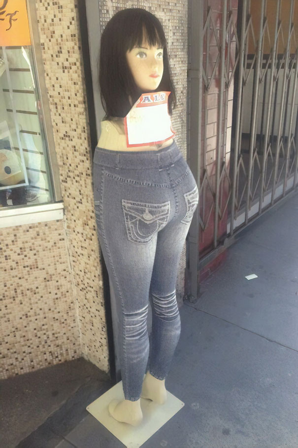 Bukan hantu tapi bikin deg-degan, ini 9 penampakan aneh di depan toko, ada yang mirip sosok misterius