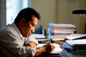 Kerja keras tapi tetap waras, ini 100 kata-kata lucu antistres