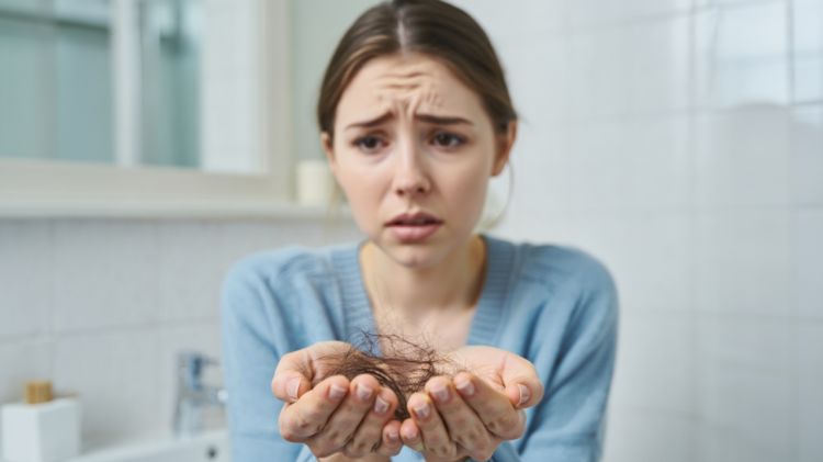 Cara menyuburkan rambut rontok pakai daun kari, hasilnya lebat banget sampai dikira hair extension