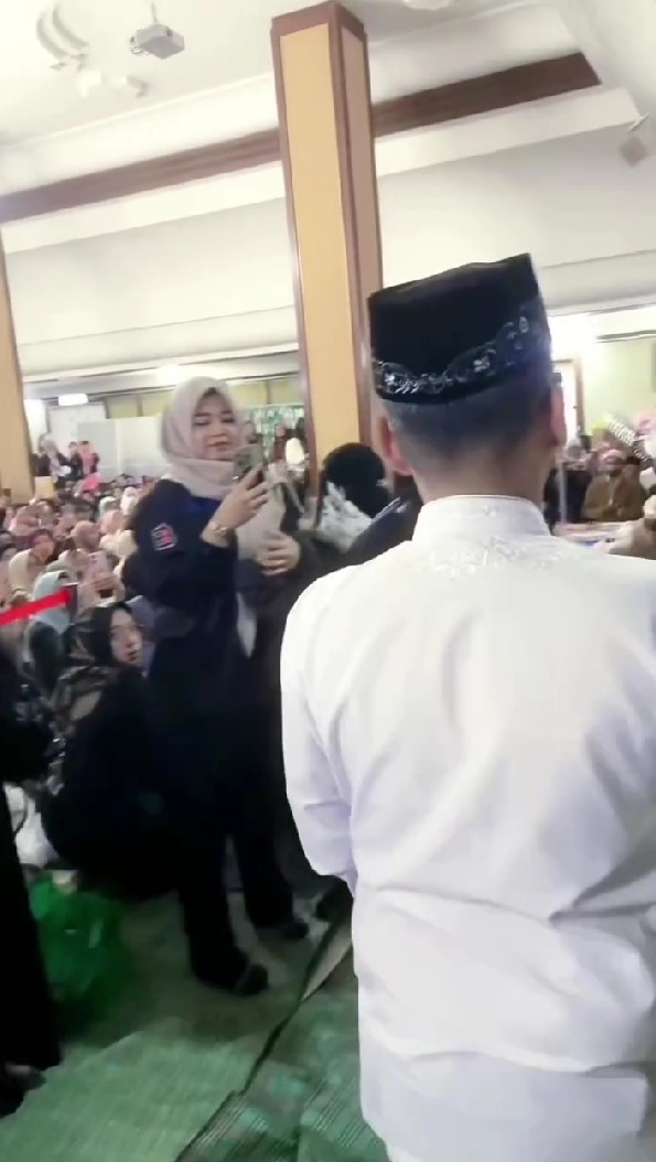 Diundang haul akbar di Hong Kong, ini 9 potret Ruben Onsu ikut acara majelis, kumpul bareng habib