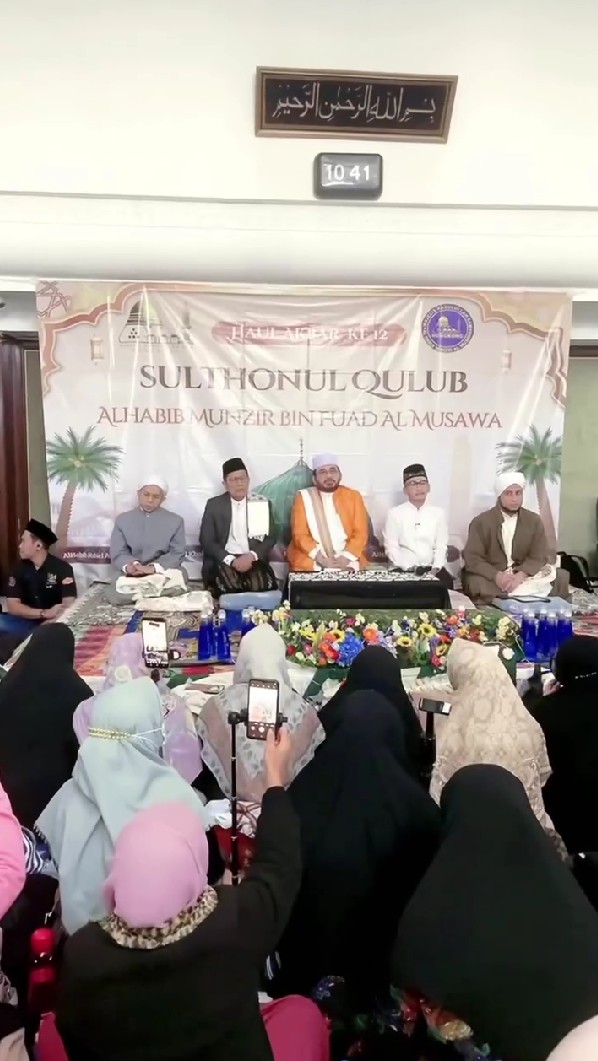 Diundang haul akbar di Hong Kong, ini 9 potret Ruben Onsu ikut acara majelis, kumpul bareng habib