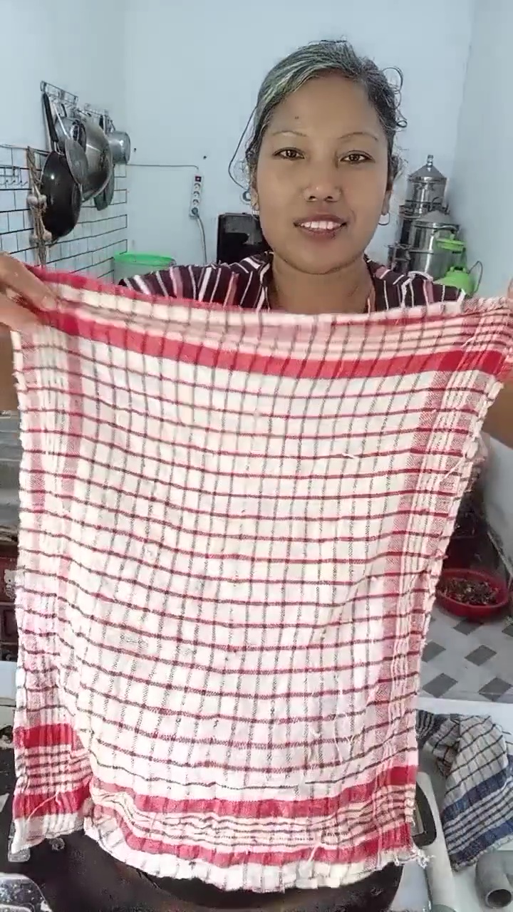 Cuma butuh 5 menit, lap dapur kotor bau dan penuh minyak jadi kinclong cuma dikucek