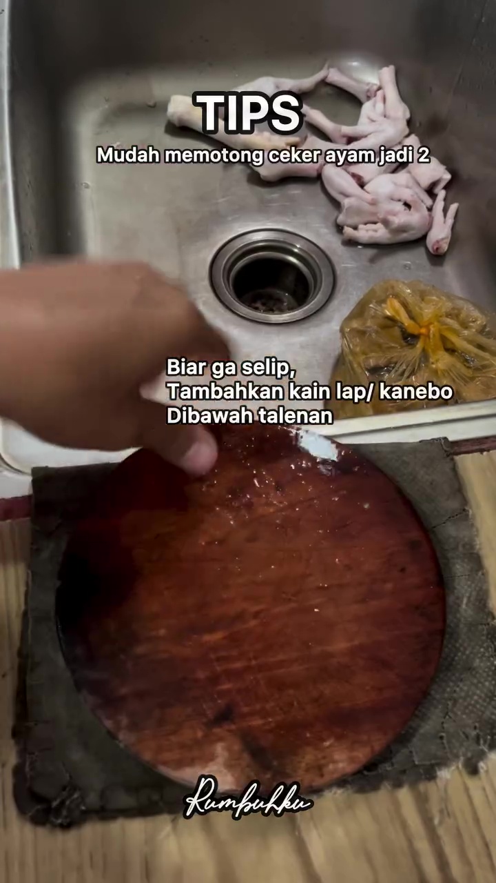 Tak banyak yang tahu, ini trik pakai talenan agar tidak licin dan mudah geser saat potong makanan