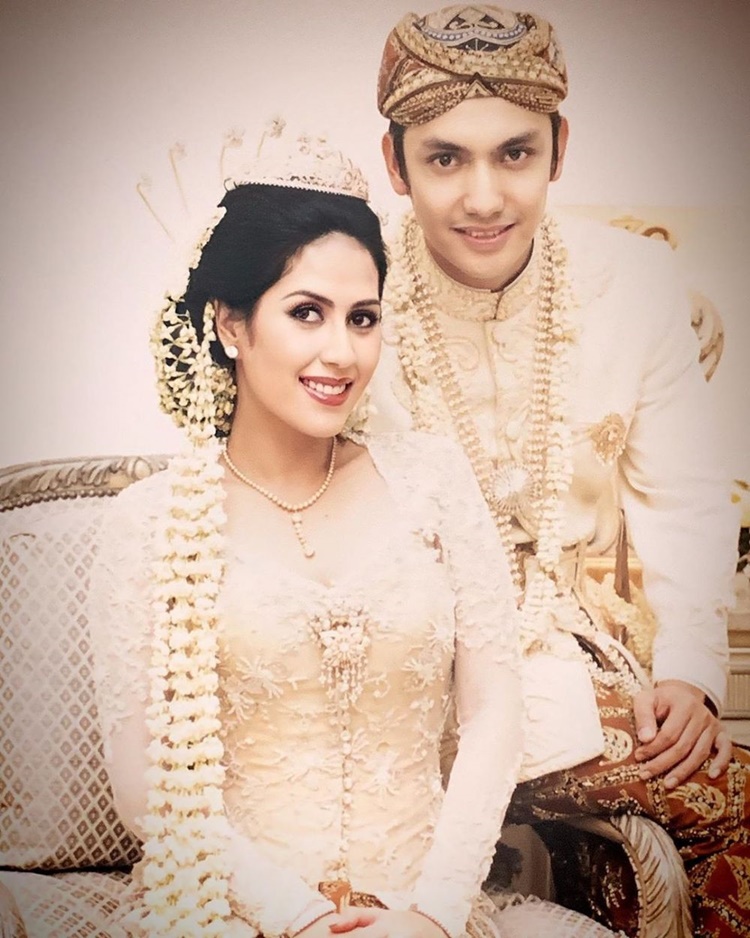 pasangan pesinetron saat menikah &copy; berbagai sumber