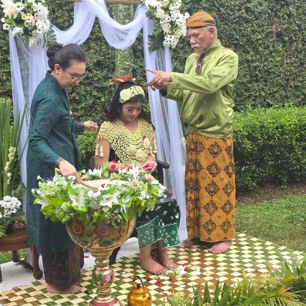 Tio Pakusadewo mantu, ini 7 potret haru siraman anaknya jelang nikah