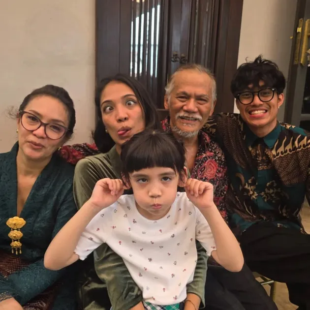 Tio Pakusadewo mantu, ini 7 potret haru siraman anaknya jelang nikah