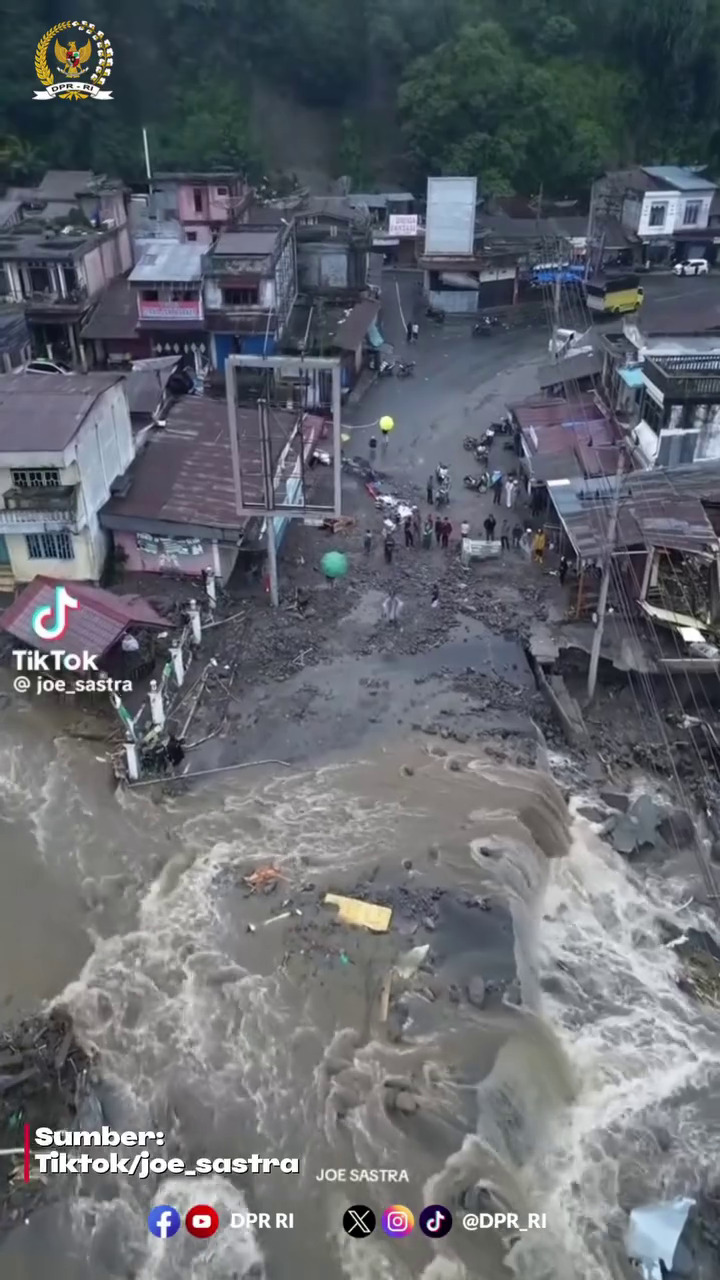 Kompak berbaju putih, 9 potret anggota DPR kirim 15 ton bantuan bagi korban bencana Sumatra