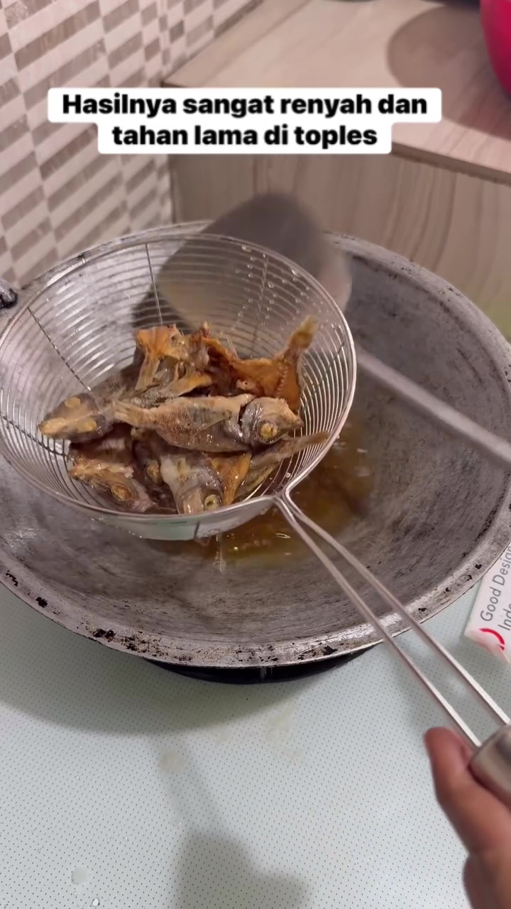 Goreng ikan asin masih sering alot hasilnya? Coba trik ini biar lebih renyah dan tahan lama disimpan