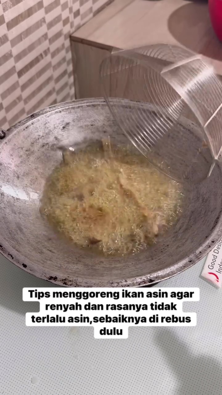 Goreng ikan asin masih sering alot hasilnya? Coba trik ini biar lebih renyah dan tahan lama disimpan