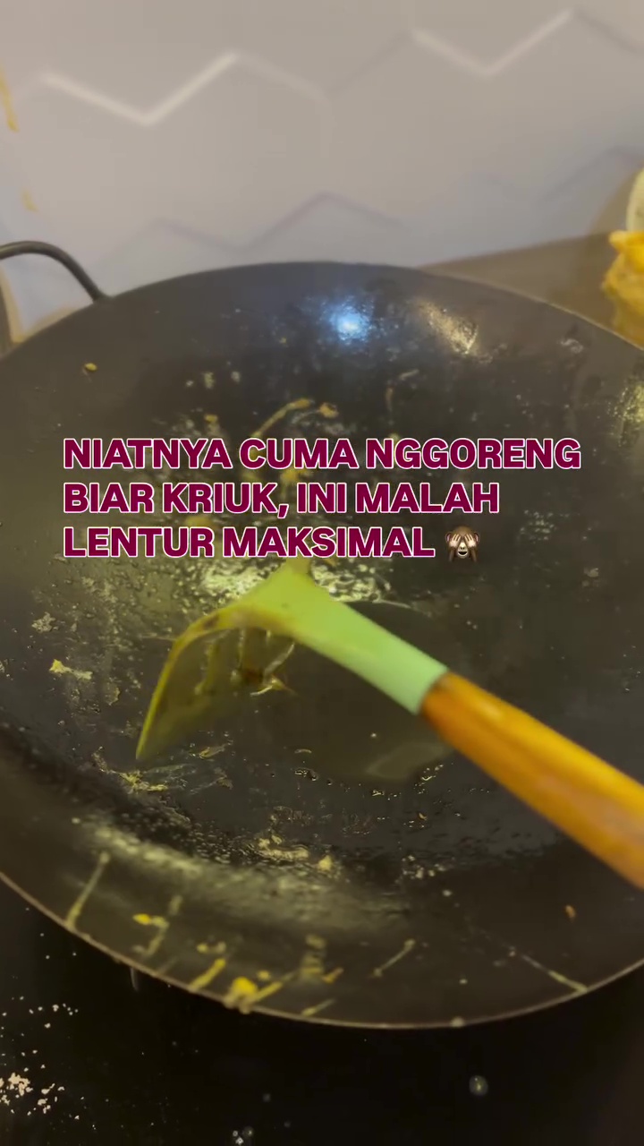 Disebut tahan panas, wanita ini justru dapati spatula silikon lentur saat dipakai, begini penyebabnya