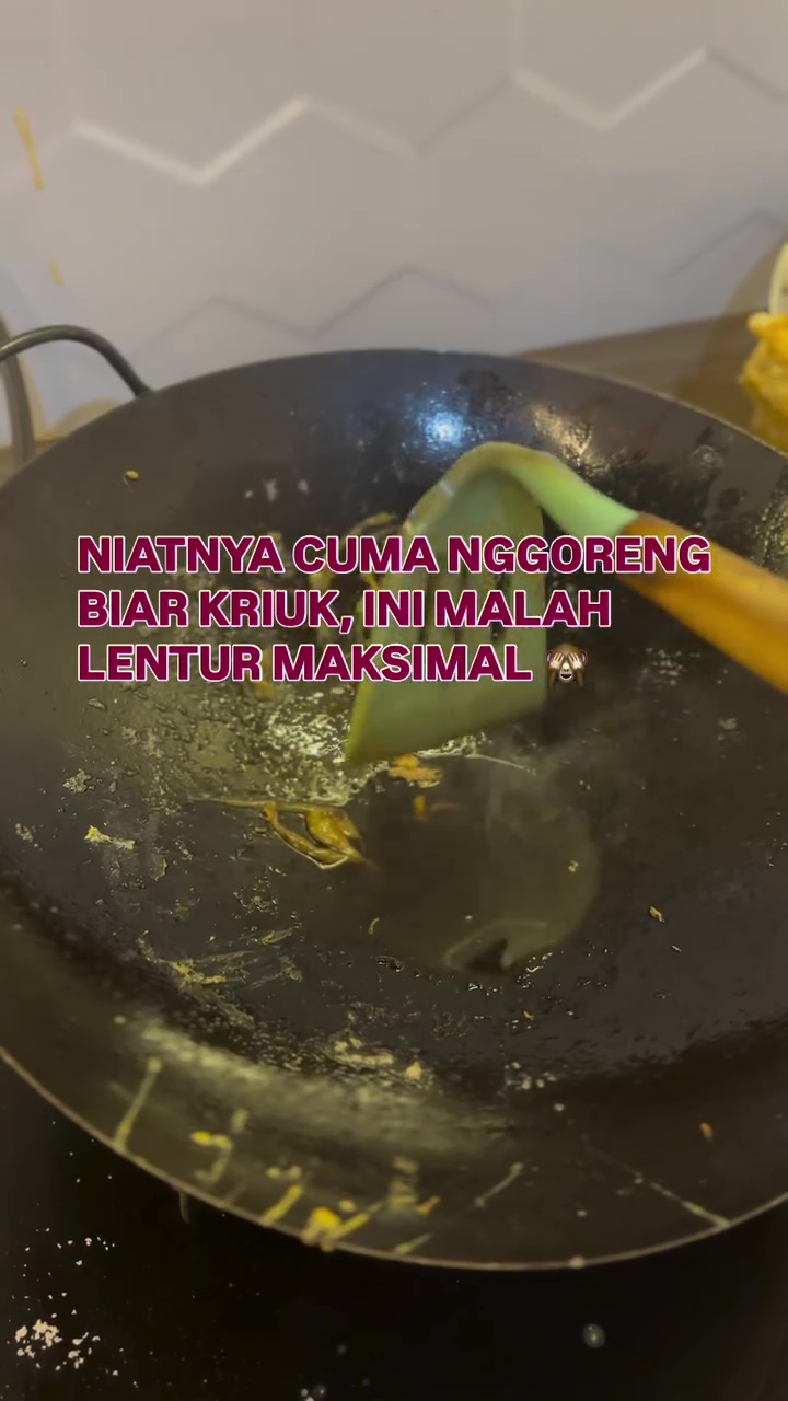 Disebut tahan panas, wanita ini justru dapati spatula silikon lentur saat dipakai, begini penyebabnya