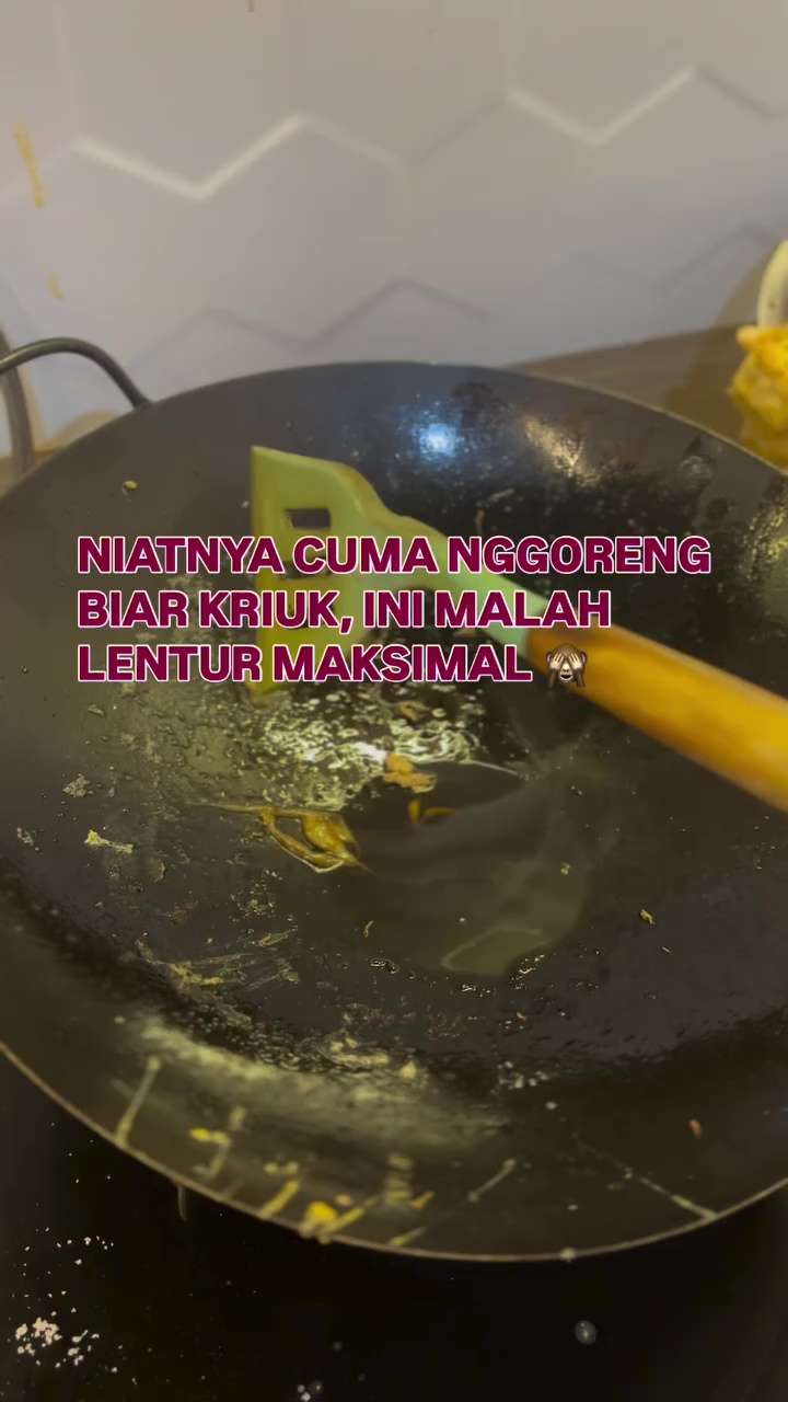 Disebut tahan panas, wanita ini justru dapati spatula silikon lentur saat dipakai, begini penyebabnya