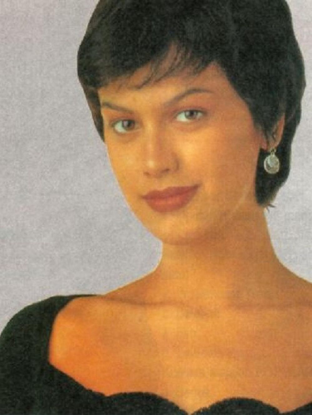 Parasnya disebut mirip Eva Celia, begini 7 potret lawas Sophia Latjuba saat muda