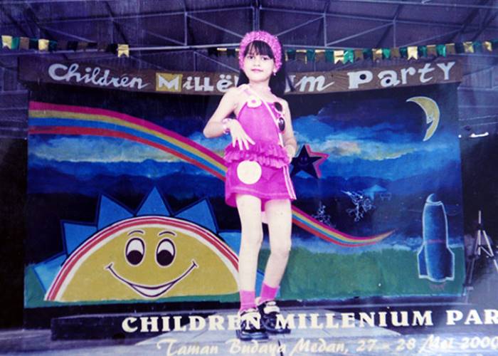 Potret masa kecil 13 seleb dengan makeup tebal, dulu lucu sekarang jadi dewasa dan memesona