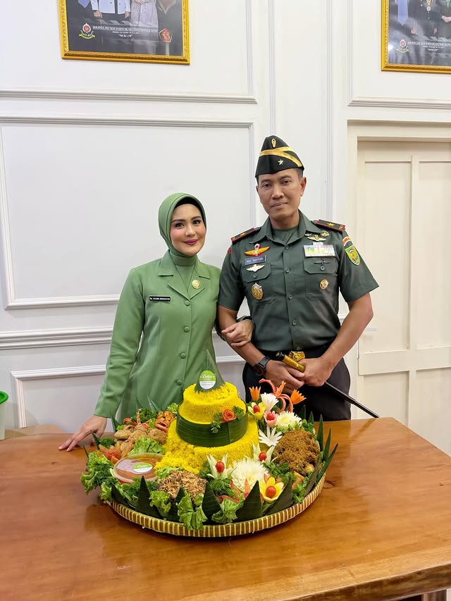 9 Potret Juliana Moechtar dampingi suami di acara kenaikan pangkat, kini jabat brigadir jenderal TNI