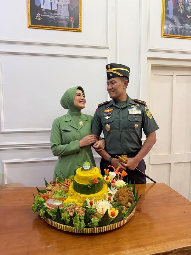 9 Potret Juliana Moechtar dampingi suami di acara kenaikan pangkat, kini jabat brigadir jenderal TNI
