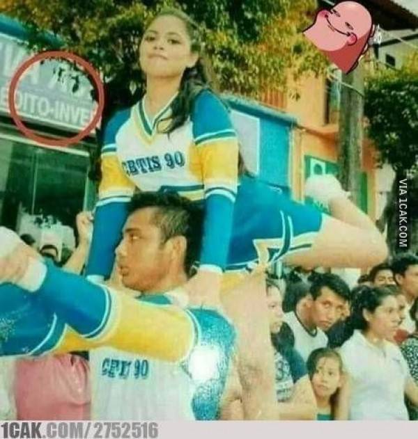 11 Potret nyeleneh dengan lingkaran merah nyeleneh, awalnya serem ternyata bikin ngakak