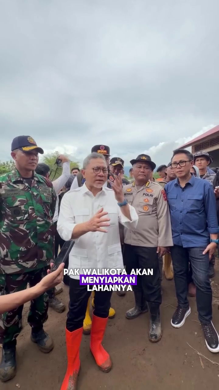 7 Potret seleb bantu korban bencana Sumatera, gaya Verrell Bramasta pakai rompi taktis disorot