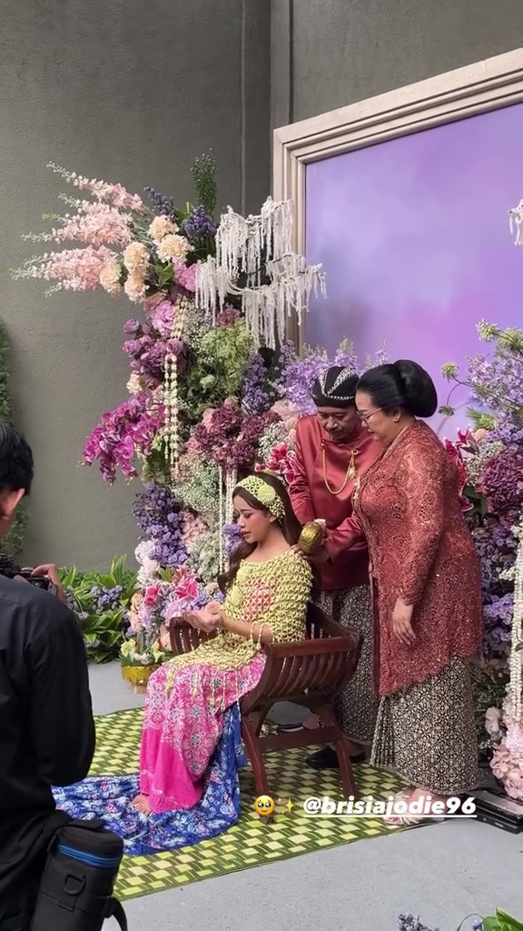 Segera lepas masa lajang, ini 9 potret momen siraman Brisia Jodie dan Jonathan Alden