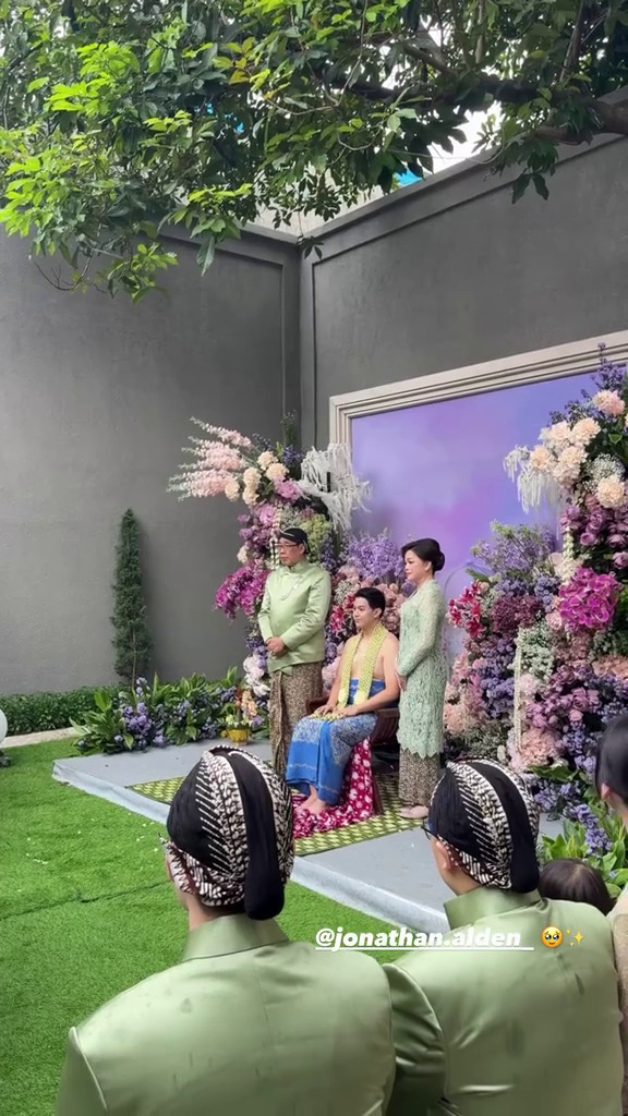 Segera lepas masa lajang, ini 9 potret momen siraman Brisia Jodie dan Jonathan Alden