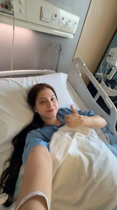 7 Potret persalinan anak kedua Yasmine Ow eks istri Aditya Zoni, paras sang bayi masih dirahasiakan