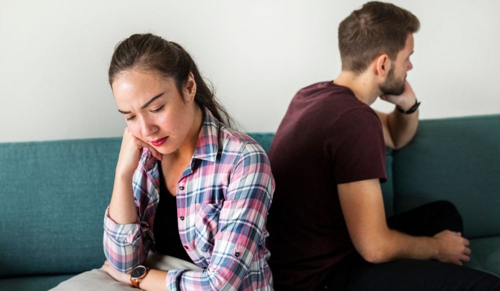 100 Kata-kata galau cinta segitiga penuh dilema, cocok buat refleksi perasaan yang rumit