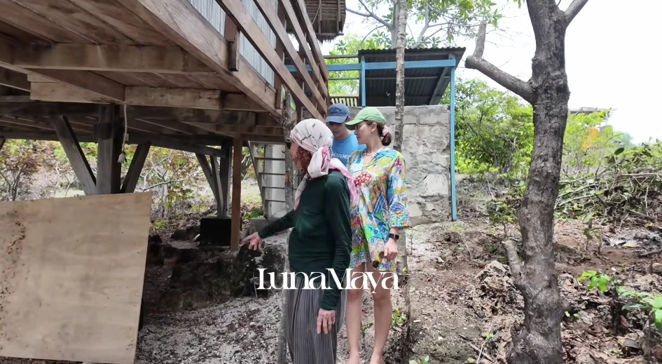 Rumah ibunda Luna Maya di Pulau Rote ini masih berdinding kayu, 9 potretnya homey view lepas pantai