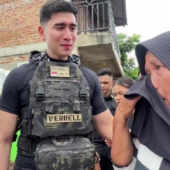 Terlihat siap tempur, ini spesifikasi rompi taktis Verrell Bramasta saat bantu korban bencana Sumbar