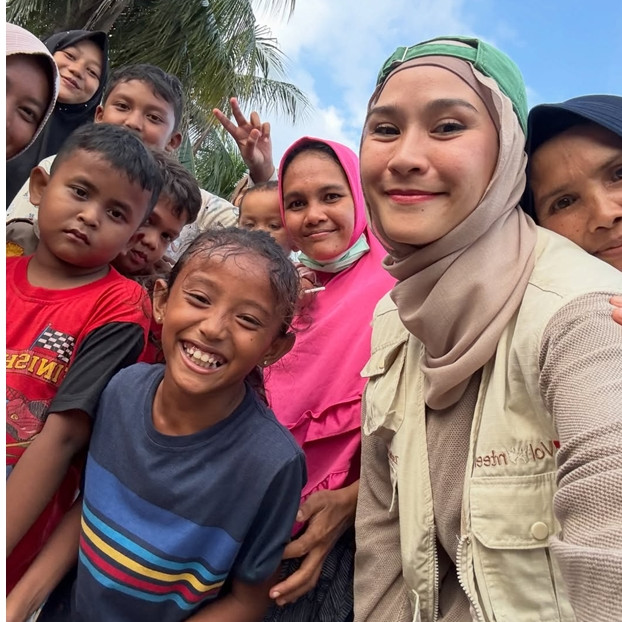 Emoh berpangku tangan, 6 potret Zaskia Mecca terjun ke Aceh bangun dapur umum untuk korban banjir