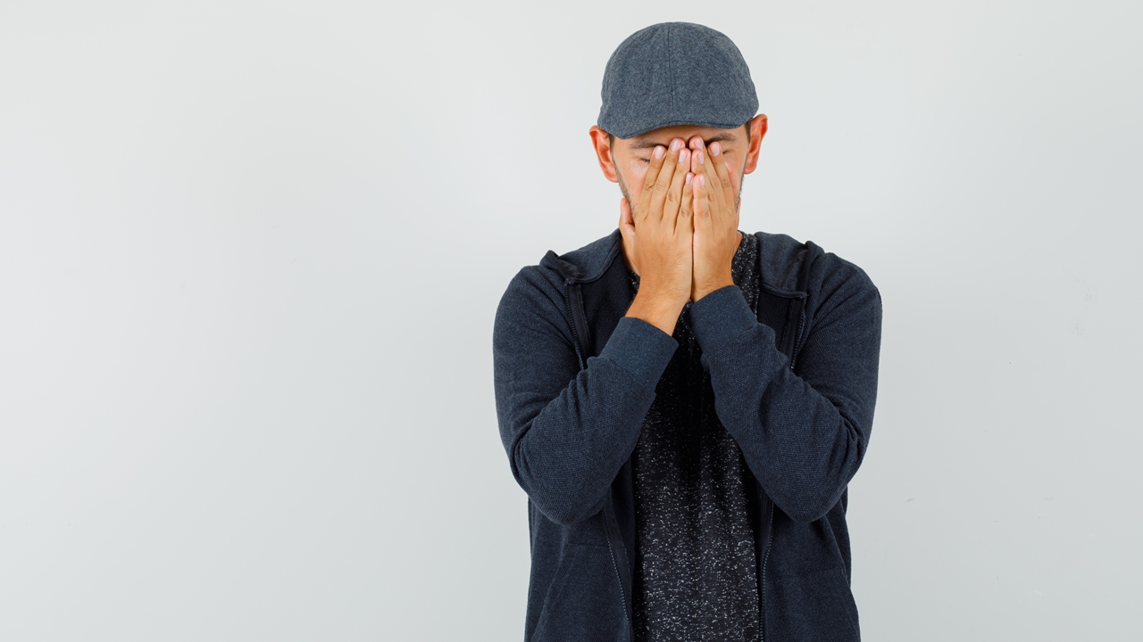 100 Kata-kata sedih laki-laki menohok hati