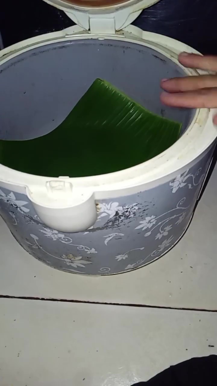 Bukan dilapisi kain, ini cara bikin nasi tak cepat kering dan berkerak meski disimpan di rice cooker