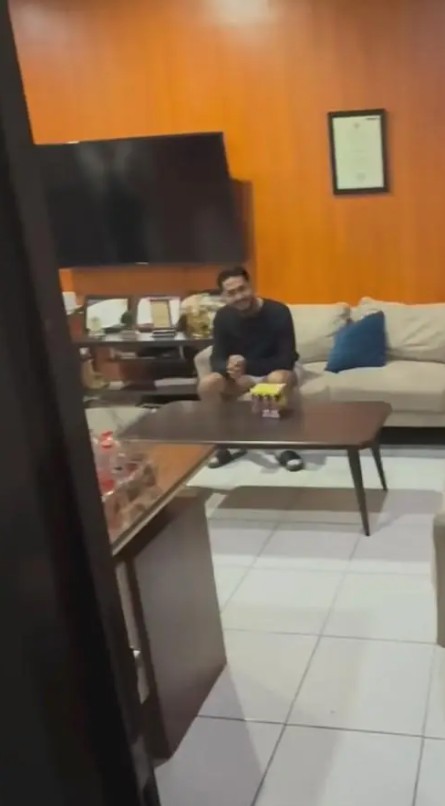 9 Potret Denny Sumargo jenguk Onad di panti rehabilitasi, sang musisi ungkap penyesalannya