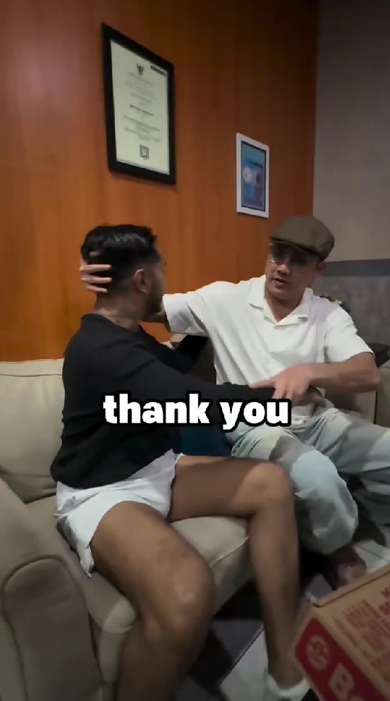 9 Potret Denny Sumargo jenguk Onad di panti rehabilitasi, sang musisi ungkap penyesalannya